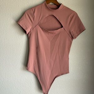 Abercrombie Cut-Out Tee - Mauve - Size M. MINIMALLY WORN - LIKE NEW.